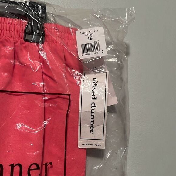 Alfred Dunner Women's Solid Pink Pull On Flat Front Capri Pants Size 18 NWT - Picture 8 of 10